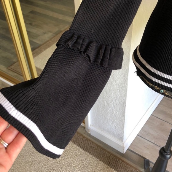 Marled Reunited Clothing black bell sleeve Sweater Medium - Picture 3 of 3